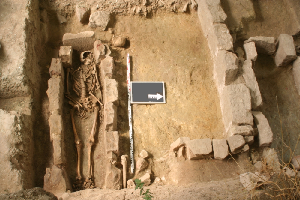 Steinkistengräber Kirchengrabung 12 Jahrhundert